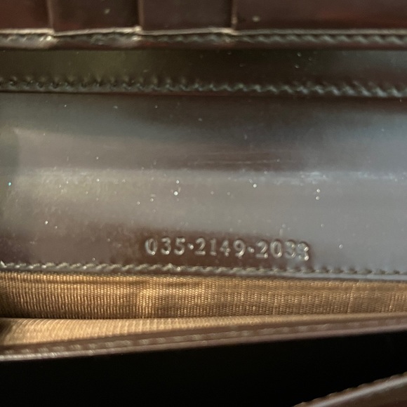 Gucci leather wallet. 100% Authentic. PreLoved but still lots of life left. - Picture 7 of 16